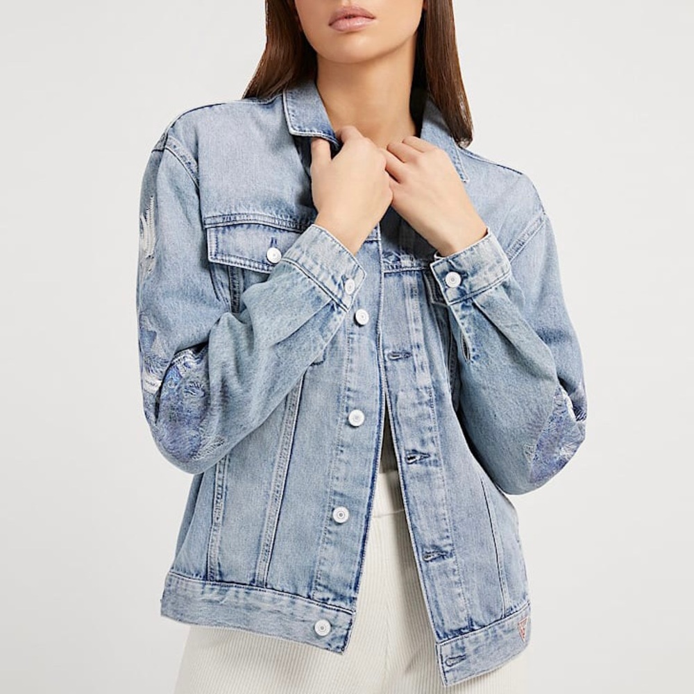 Guess Women’s Embroidered Klaidia Blue Jean Jacket Size Large NWT